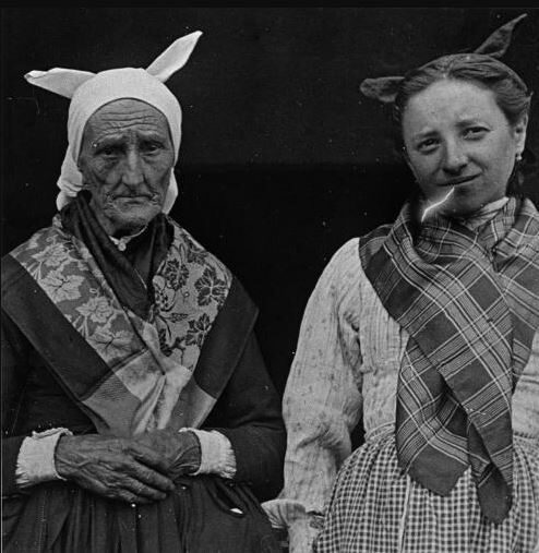 Amona eta biloba/ Abuela y nieta